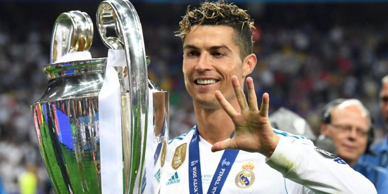 Ronaldo cũng là chủ nhân của 5 Quả Bóng Vàng